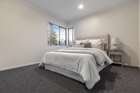 Photo of property in 16 Elder Place, Massey, Auckland, 0614