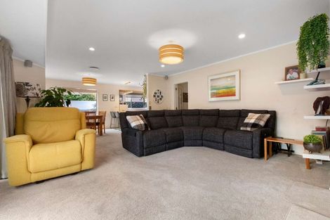 Photo of property in 10 Barraud Place, Pukehangi, Rotorua, 3015