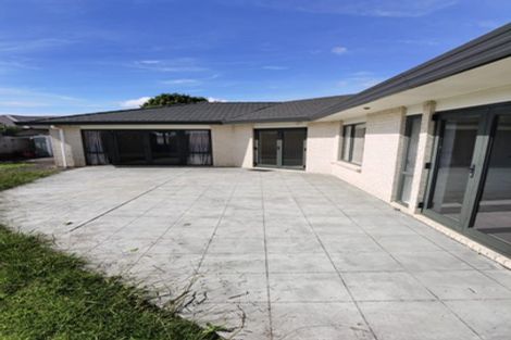 Photo of property in 22 Maghera Drive, East Tamaki Heights, Auckland, 2016