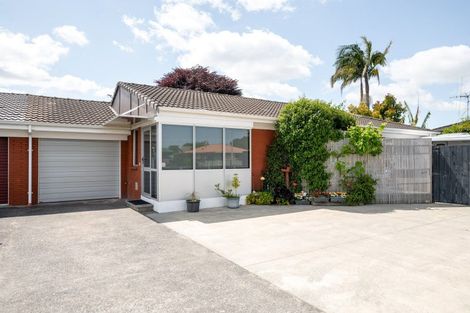 Photo of property in 118 Sandwich Road, St Andrews, Hamilton, 3200