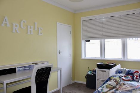 Photo of property in 56 Taipari Road, Te Atatu Peninsula, Auckland, 0610