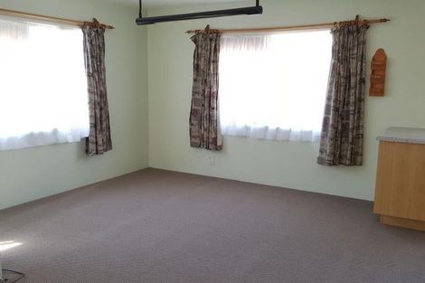 Photo of property in 20 Ocean View Road, Northcote, Auckland, 0627