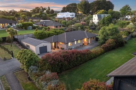 Photo of property in 16 Gavinike Place, Waimauku, 0812