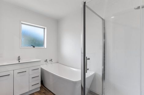 Photo of property in 4 Stoll Place, Clendon Park, Auckland, 2103