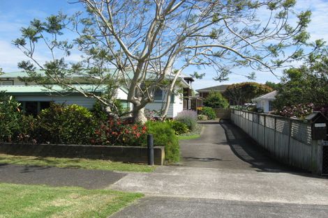Photo of property in 25 Miro Road, Mangere Bridge, Auckland, 2022