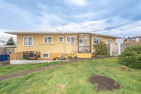 Photo of property in 30 Lee Street, Castlecliff, Whanganui, 4501