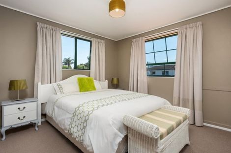 Photo of property in 1 Saunders Place, Te Puke, 3119