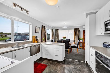 Photo of property in 8 Montague Grove, Stratford, 4332