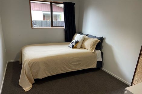 Photo of property in 12 Esher Place, Saint Martins, Christchurch, 8022