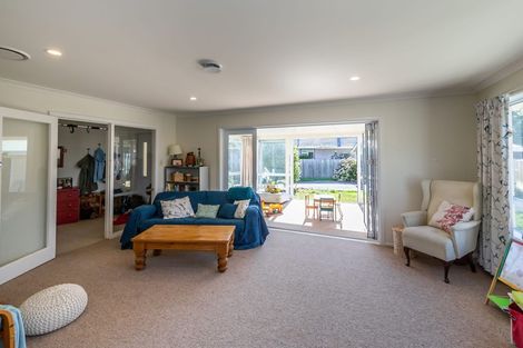 Photo of property in 28 Warren Crescent, Hillmorton, Christchurch, 8025