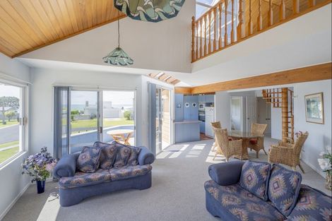 Photo of property in 103 Hinemoa Street, Whangamata, 3620