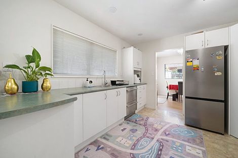 Photo of property in 4 San Ambrosio Rise, Henderson, Auckland, 0612