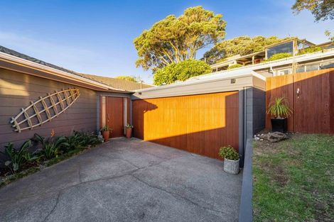 Photo of property in 94 Messenger Terrace, Oakura, 4314