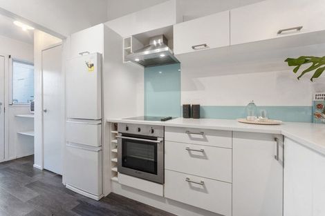 Photo of property in 2/40 James Evans Drive, Northcote, Auckland, 0627
