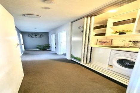 Photo of property in 109 Target Road, Totara Vale, Auckland, 0629