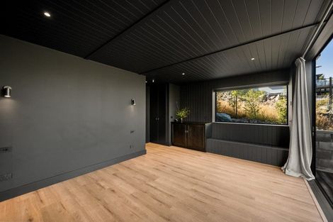 Photo of property in 66 Cedar Drive, Kelvin Heights, Queenstown, 9300