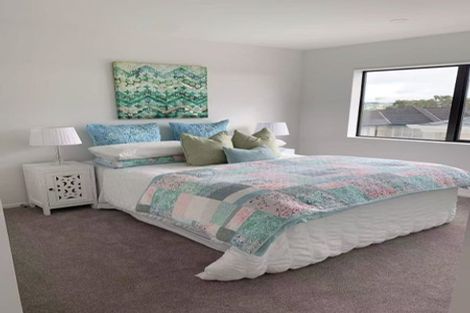 Photo of property in 142a Luckens Road, West Harbour, Auckland, 0618