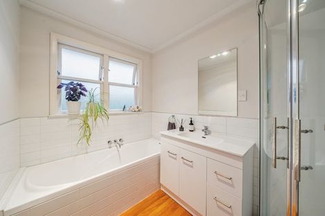 Photo of property in 13 Deller Grove, Silverstream, Upper Hutt, 5019