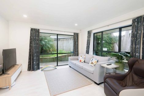 Photo of property in 8 Frank Bunce Grove, Flat Bush, Auckland, 2019