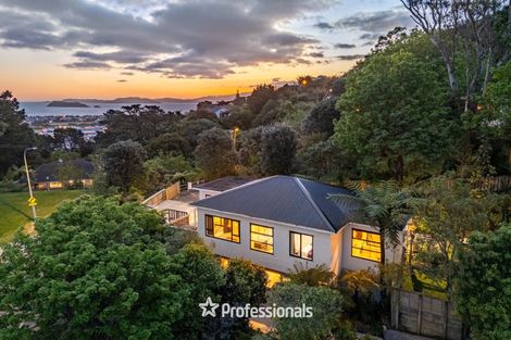 Photo of property in 24 Miromiro Road, Normandale, Lower Hutt, 5010