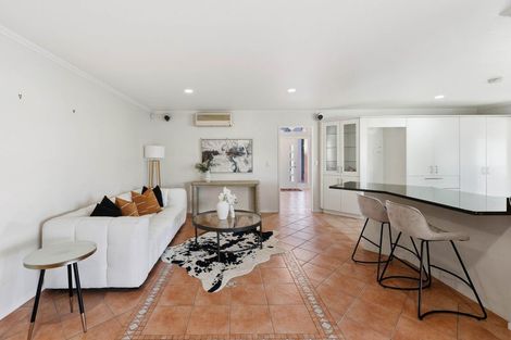 Photo of property in 33 Wiltshire Place, Somerville, Auckland, 2014
