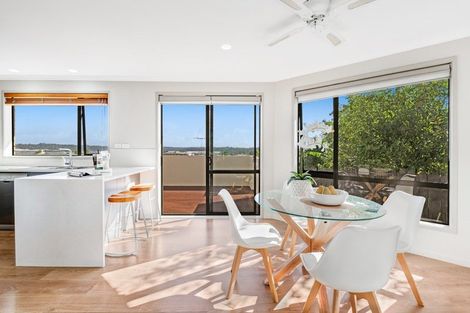 Photo of property in 35 Black Teal Close, Unsworth Heights, Auckland, 0632