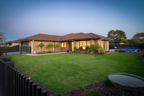 Photo of property in 28 Madison Street, Cambridge, 3434