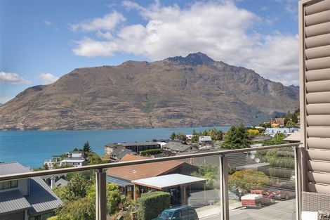 Photo of property in 54d Wynyard Crescent, Fernhill, Queenstown, 9300