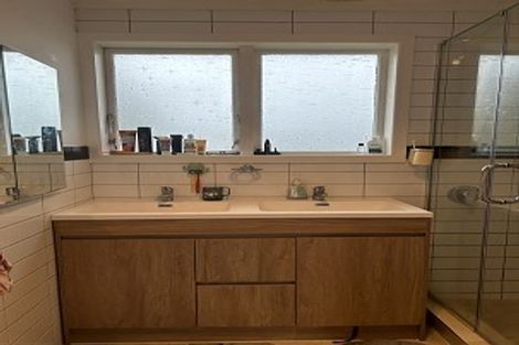 Photo of property in 9 Ballial Place, West Harbour, Auckland, 0618