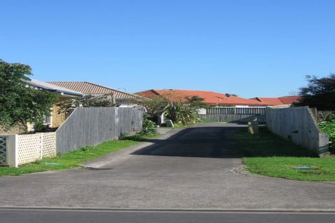Photo of property in 18 Frank Bunce Grove, Flat Bush, Auckland, 2019