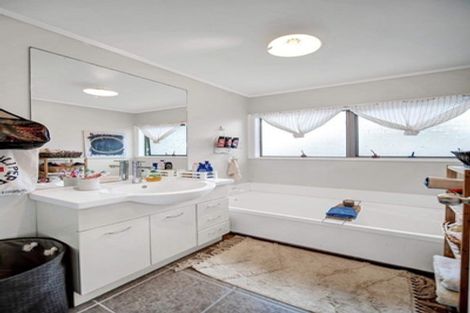 Photo of property in 424 Roscommon Road, Clendon Park, Auckland, 2103