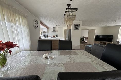 Photo of property in 86 Gosford Drive, Botany Downs, Auckland, 2010