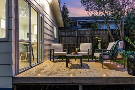 Photo of property in 9a/2 De Val Drive, Titirangi, Auckland, 0604