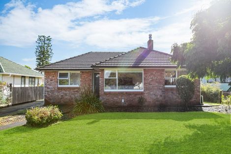 Photo of property in 11 Hereford Street, Te Atatu Peninsula, Auckland, 0610