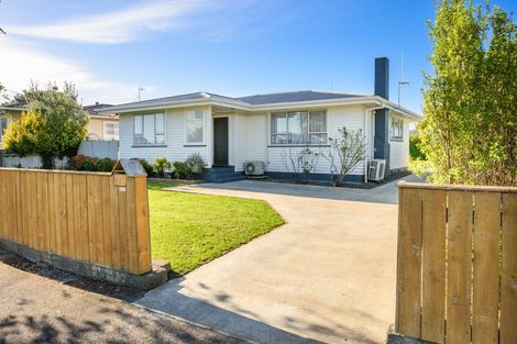 Photo of property in 7 Tararua Terrace, Cloverlea, Palmerston North, 4412