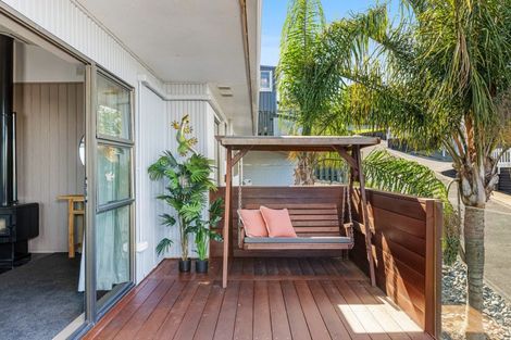 Photo of property in 8a Orewa Heights Crescent, Orewa, 0931