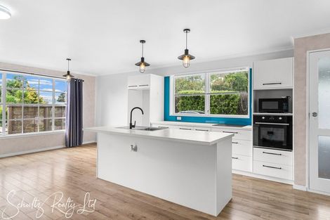 Photo of property in 9 Whaka Street, Maungaturoto, 0520