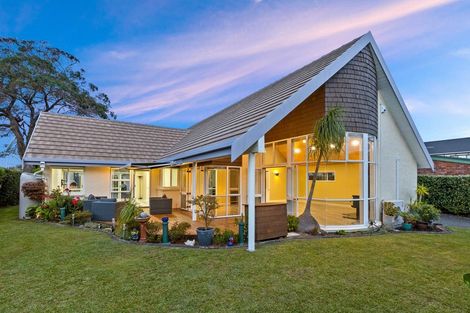 Photo of property in 5 Maygrove Drive, Orewa, 0931