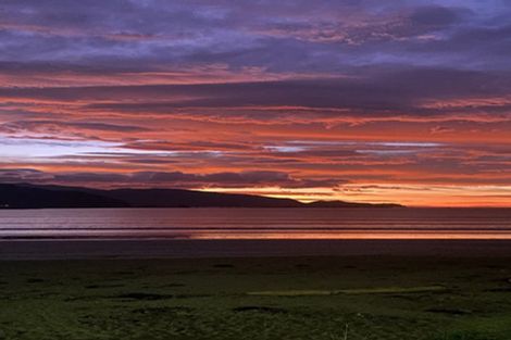 Photo of property in 118 Lyall Parade, Lyall Bay, Wellington, 6022