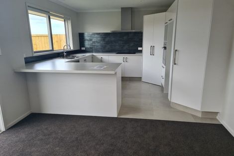 Photo of property in 17 Komata Crescent, Papamoa Beach, Papamoa, 3118