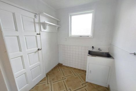 Photo of property in 9b Ware Place, Pakuranga Heights, Auckland, 2010