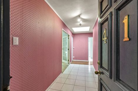 Photo of property in 41 Mappin Place, Chatswood, Auckland, 0626
