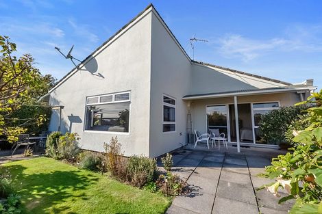 Photo of property in 14 Del Mar Place, Merrilands, New Plymouth, 4312
