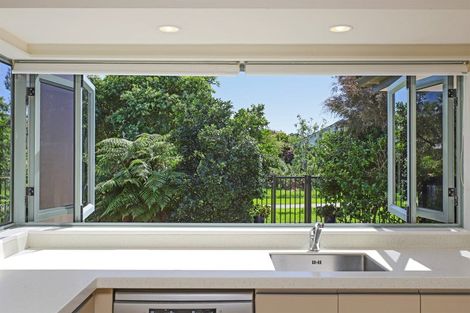 Photo of property in 28 Kensington Drive, Taradale, Napier, 4112