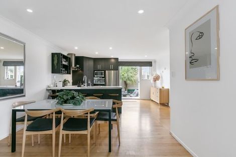 Photo of property in 19 Swan Crescent, Pakuranga, Auckland, 2010