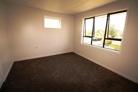 Photo of property in 42 Roberts Road, Te Atatu South, Auckland, 0610