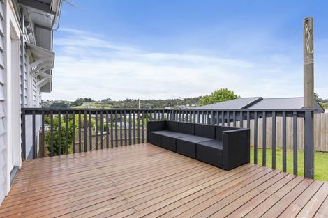 Photo of property in 18 Penton Road, Stanmore Bay, Whangaparaoa, 0932