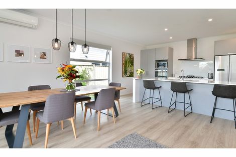 Photo of property in 6 Onekura Street, Red Beach, 0932