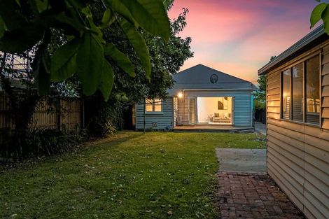 Photo of property in 74 Edward Avenue, Edgeware, Christchurch, 8013
