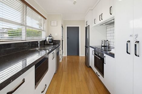 Photo of property in 4 Perth Place, Awapuni, Palmerston North, 4412